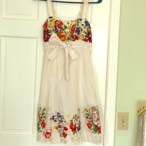 White floral sun dress, beaded with tie. Small